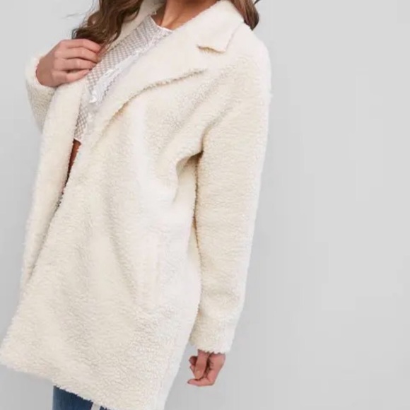 Zaful faux fur fuzzy coat - Picture 7 of 12